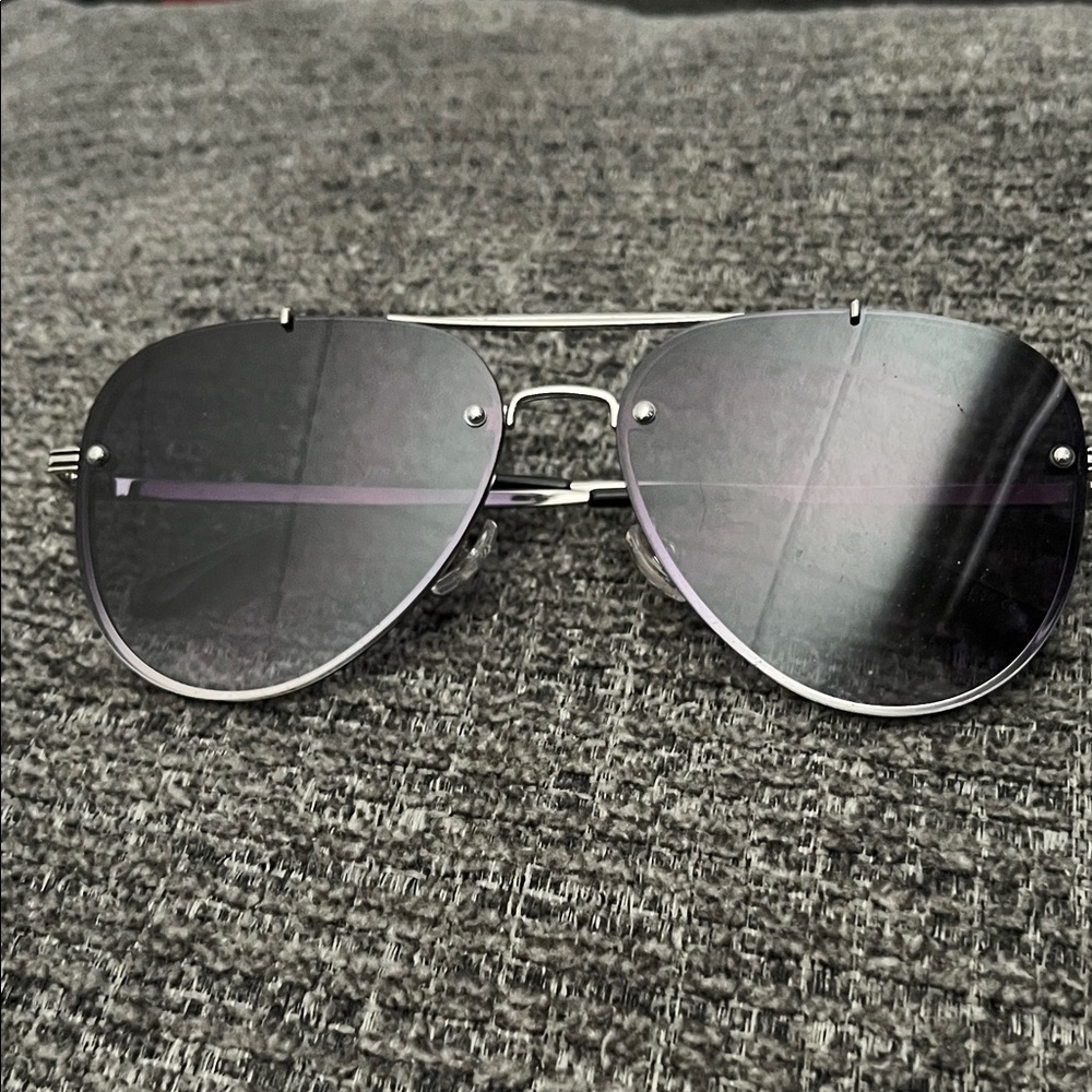 Source Unknown Aviator Sunglasses with Silver Frame and Light Violet Lens